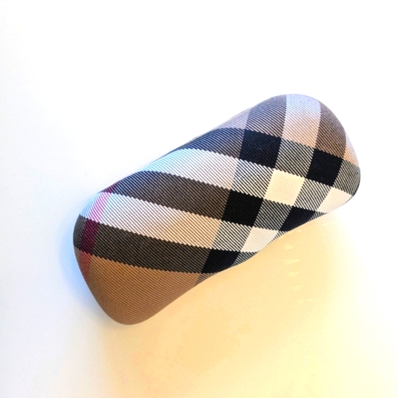 Burberry sunglasses case - Picture 4 of 6